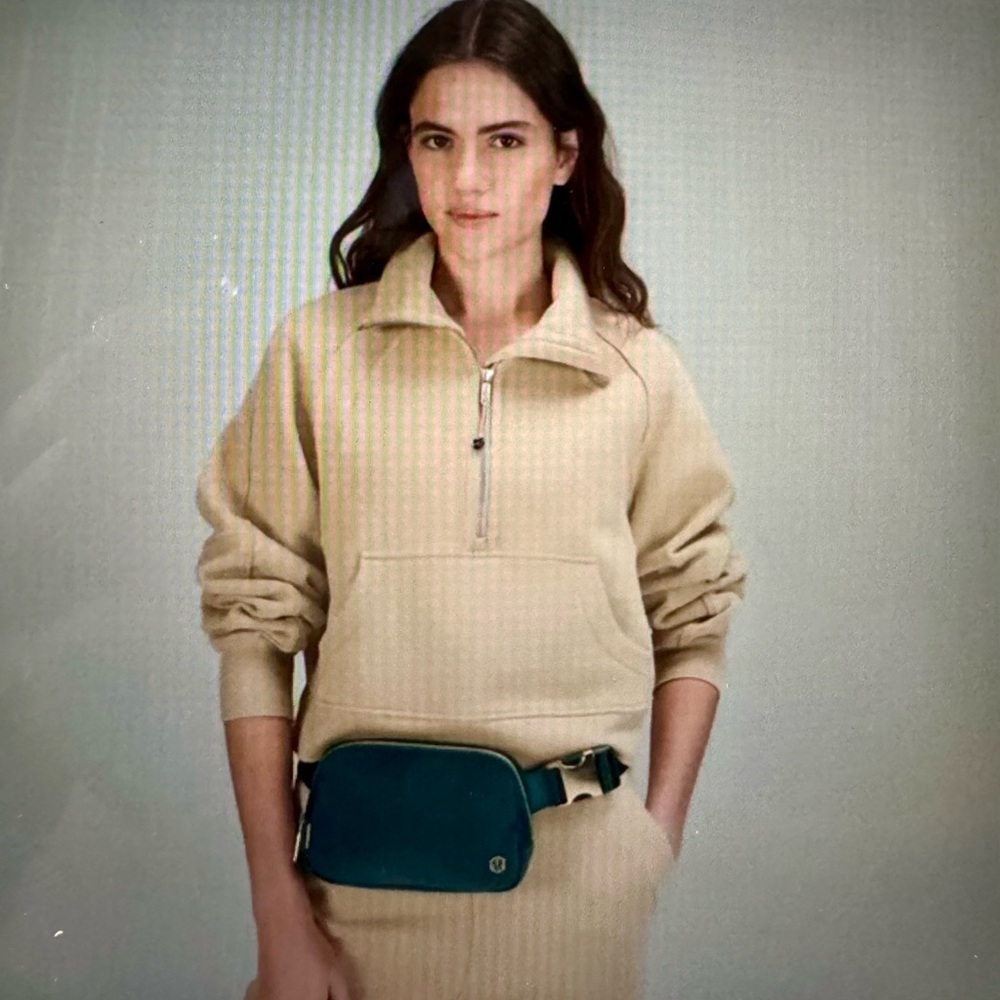 Lululemon Everywhere Belt Bag green jasper/gold in velour 1L - Picture 12 of 12